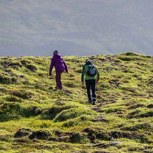 Wanderer im Lavafeld © Stefan Ingvarsson / Visit North Iceland