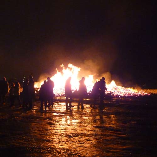 Neujahrsfeuer in Island